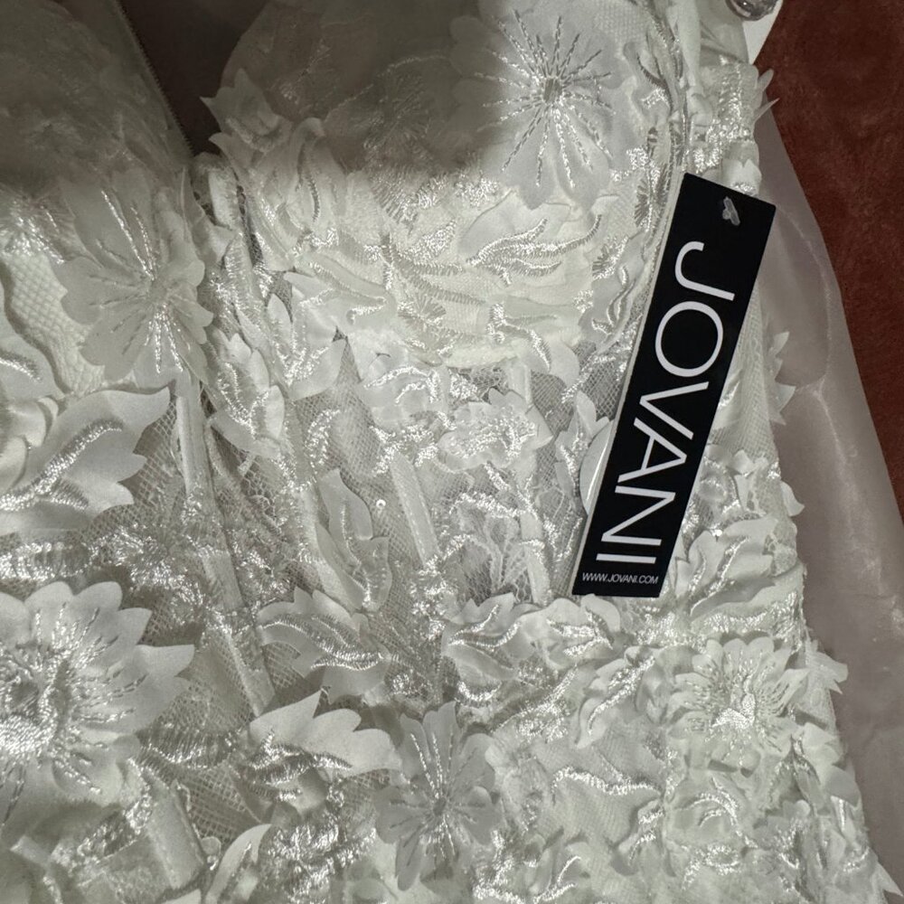 New Jovani Bridal Strapless Lace 3D Floral Mermaid Wedding Dress Size 6 White - Picture 2 of 5